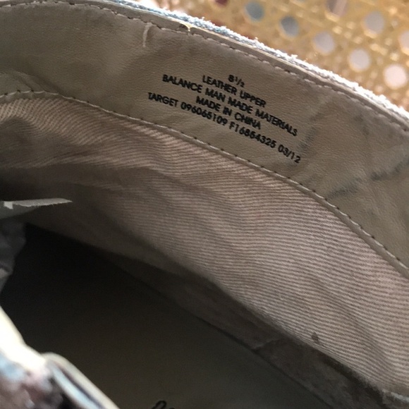 Mossimo supply Co. Gray suede, chunky heel, zip up, ankle booties size 8.5 - Picture 7 of 12